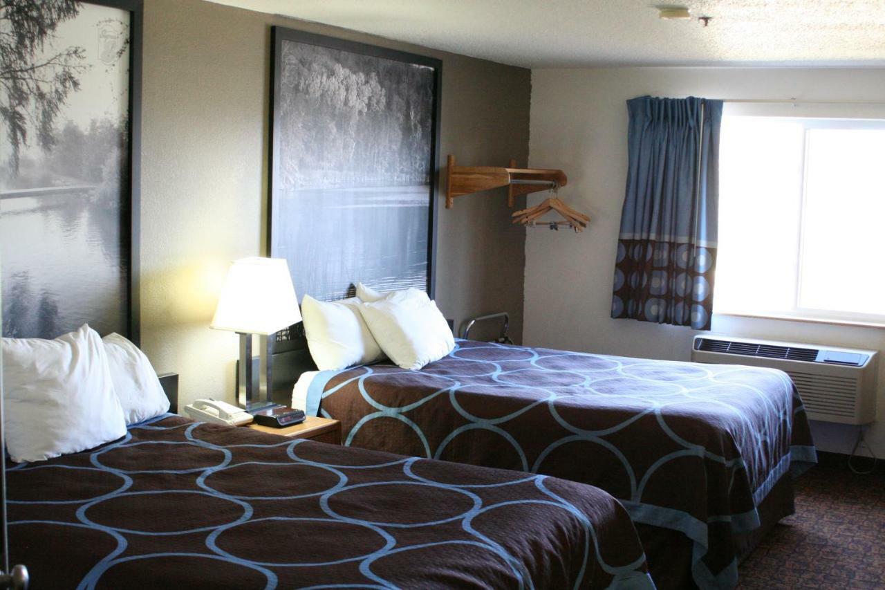 Super 8 By Wyndham Park Rapids Hotel Екстериор снимка